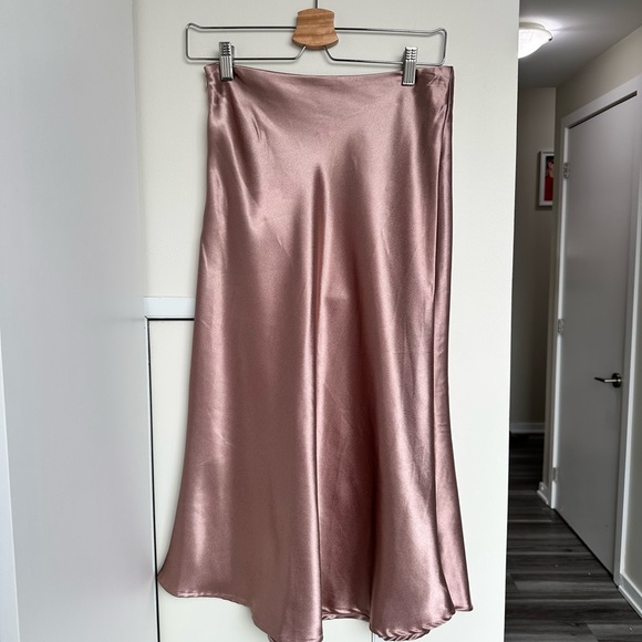 Satin Midi Skirt in Dusty Pink Size S - Picture 4 of 11